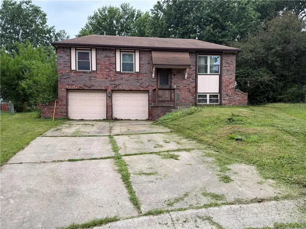 3004 NW Milford Place, Blue Springs, MO 64015 - #1