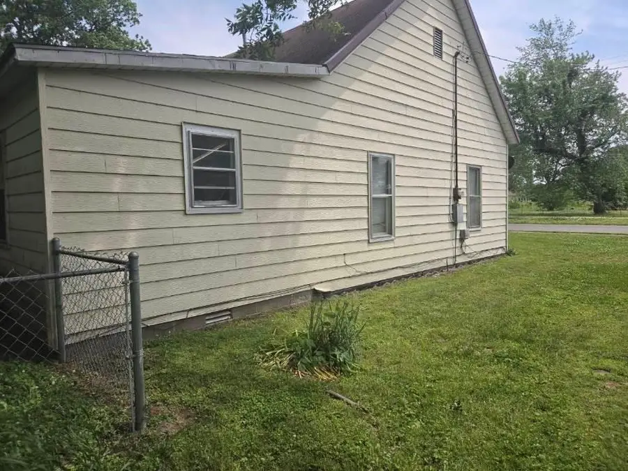 308 W Cleveland Street, Charleston, MO 63834 - #3