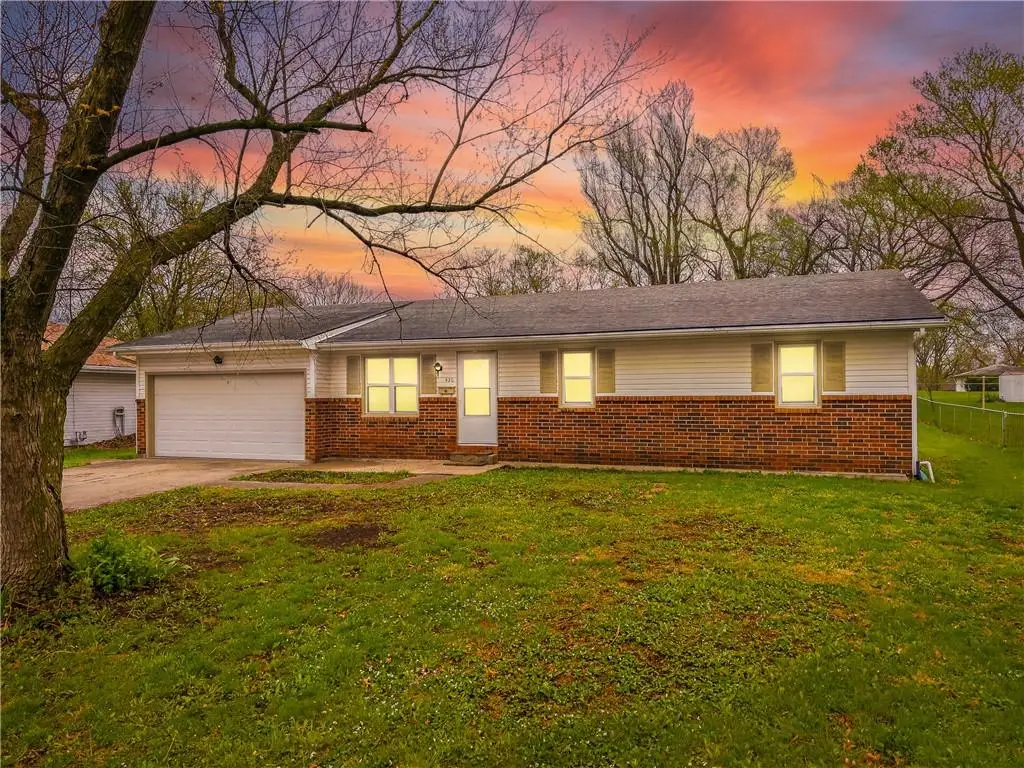 420 N Hunt Street, Cameron, MO 64429 - #1