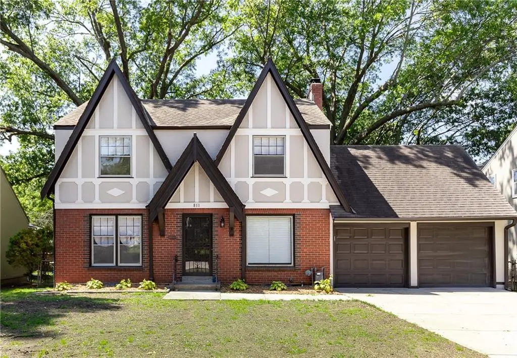 811 E 80th Street, Kansas City, MO 64131 - #1