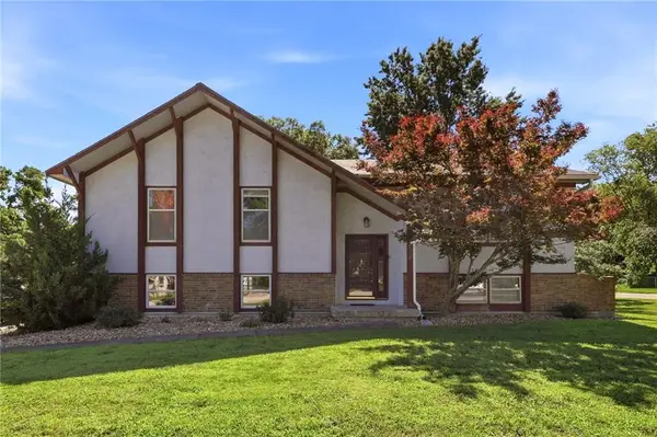 1424 Woodlawn Drive, Warrensburg, MO 64093