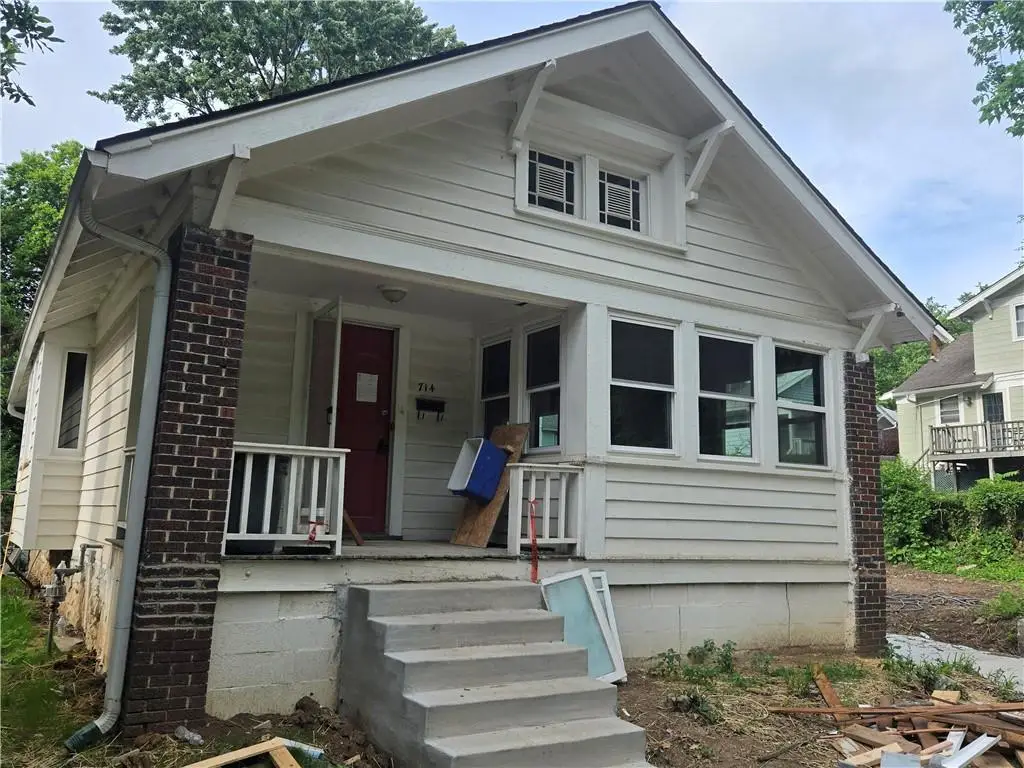 714 E 54th Terrace, Kansas City, MO 64110 - #1