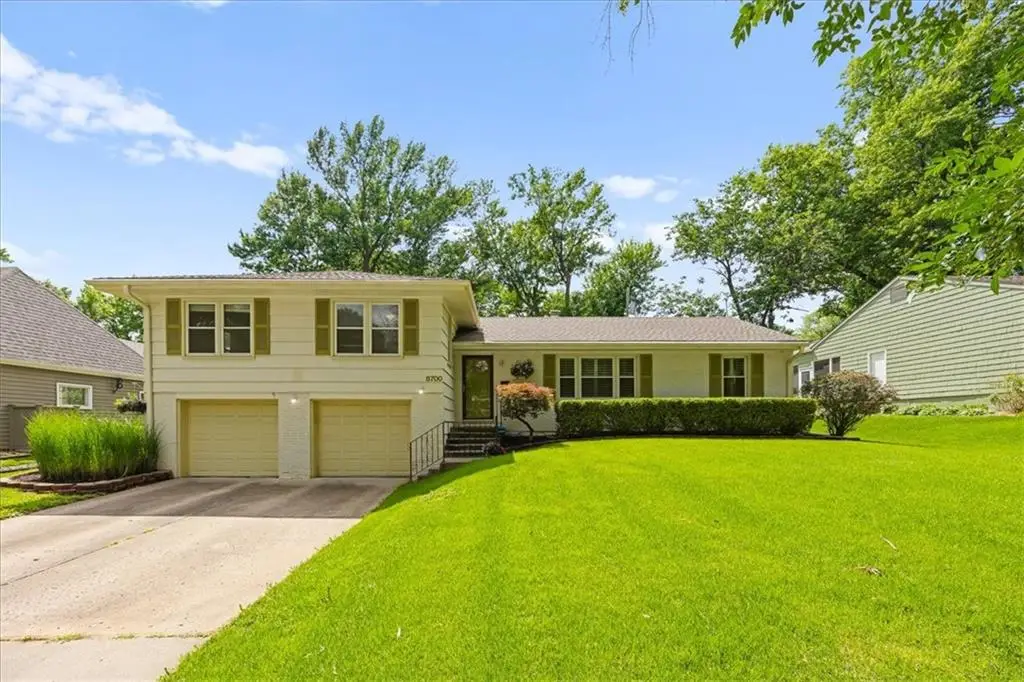 8700 Belleview Avenue, Kansas City, MO 64114 - #1