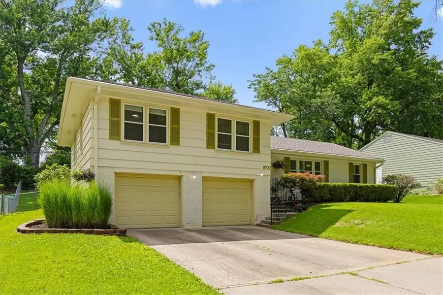 8700 Belleview Avenue, Kansas City, MO 64114 - #2