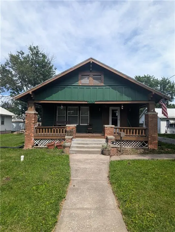 530 N Lyon Avenue, Marshall, MO 65340 - #2