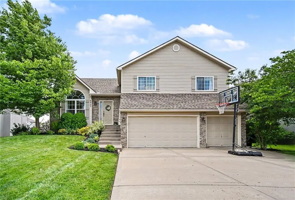 8905 N Essex Drive, Kansas City, MO 64156 - #1