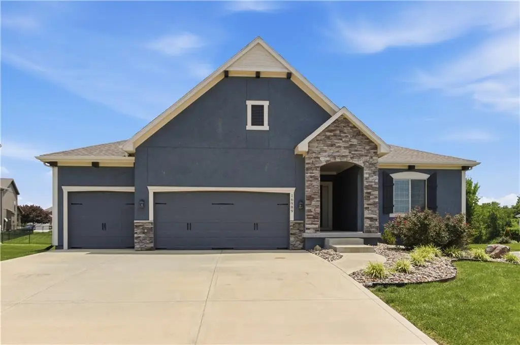 16989 S Heatherwood Street, Olathe, KS 66062 - #1
