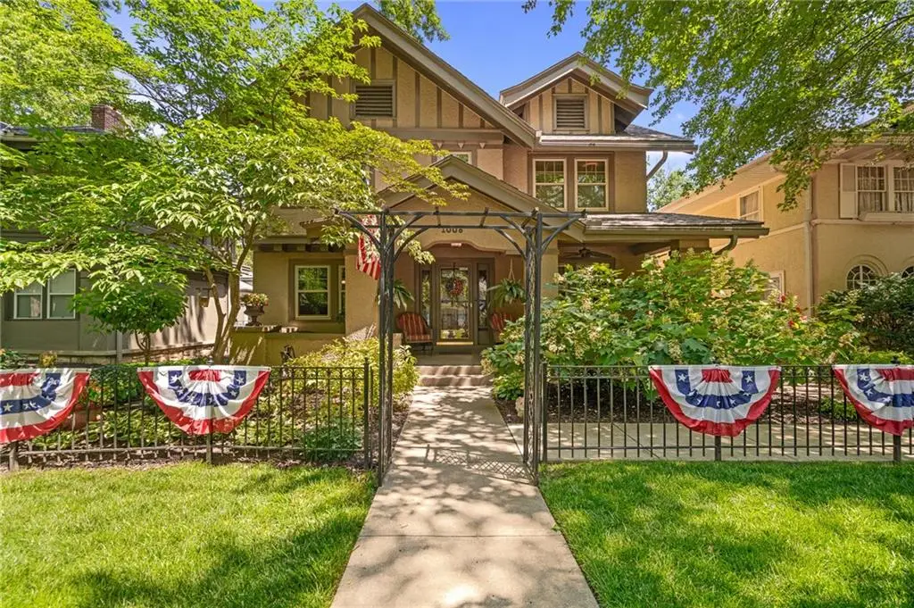 1008 W 71st Terrace, Kansas City, MO 64114 - #1
