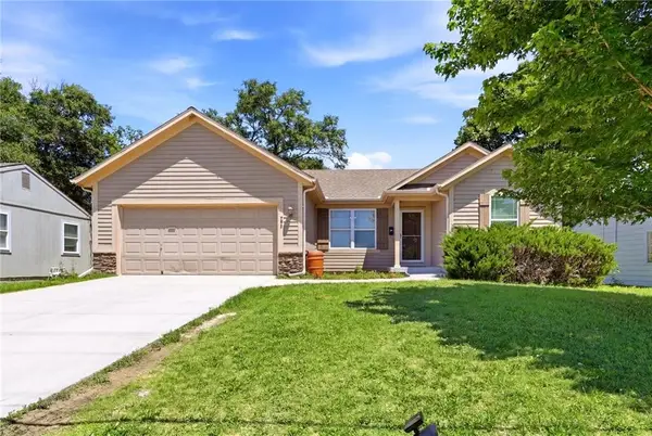704 W Dennis Avenue, Olathe, KS 66061