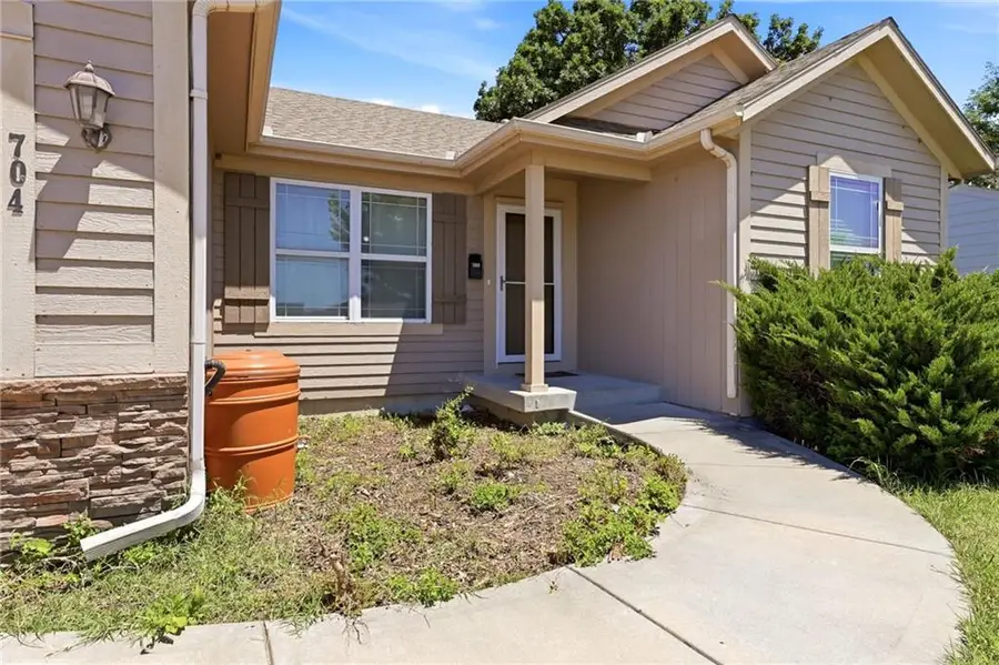 704 W Dennis Avenue, Olathe, KS 66061 - #2
