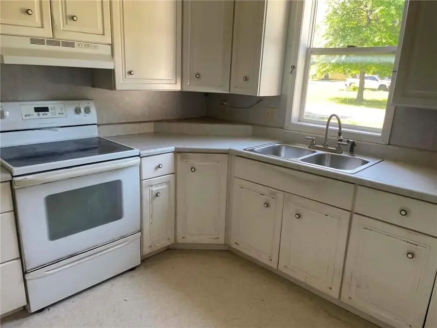 401 Hammond Street, Waverly, KS 66871 - #3