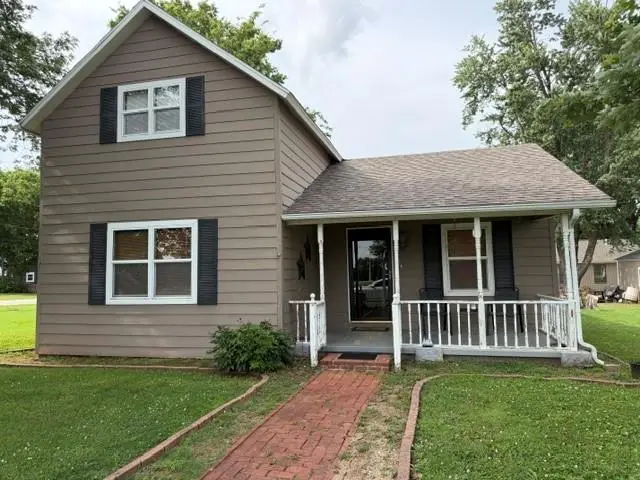 901 E 5th Street, Altamont, KS 67330 - #1