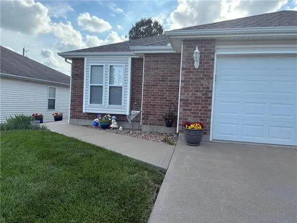 3004 Prairie View Drive, Harrisonville, MO 64701