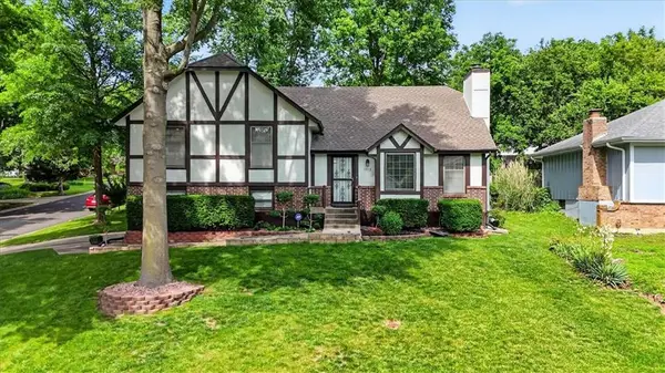 1912 NW 9th Street Court, Blue Springs, MO 64015