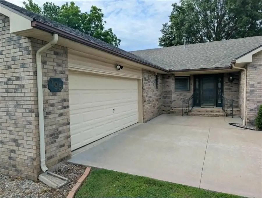 105 W Lincoln Street, Frontenac, KS 66763 - #3