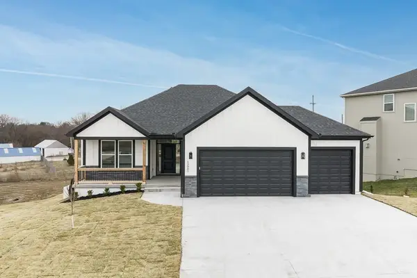 1689 N 156th Street, Basehor, KS 66007