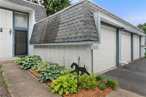 8019 E 130 Court E, Grandview, MO 64030