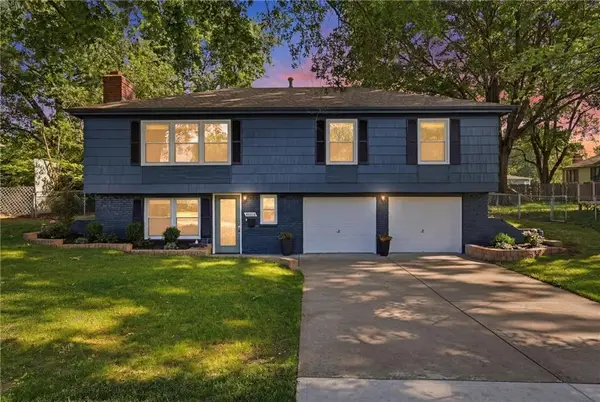10014 Moody Park Drive, Overland Park, KS 66212