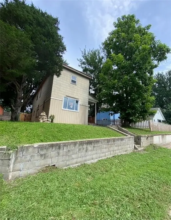 815 N 13th Street, Saint Joseph, MO 64501 - #2