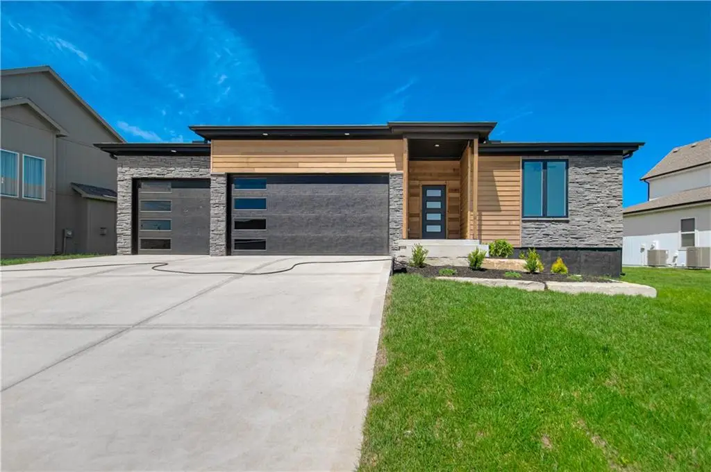7604 N Gower Avenue, Kansas City, MO 64151 - #1