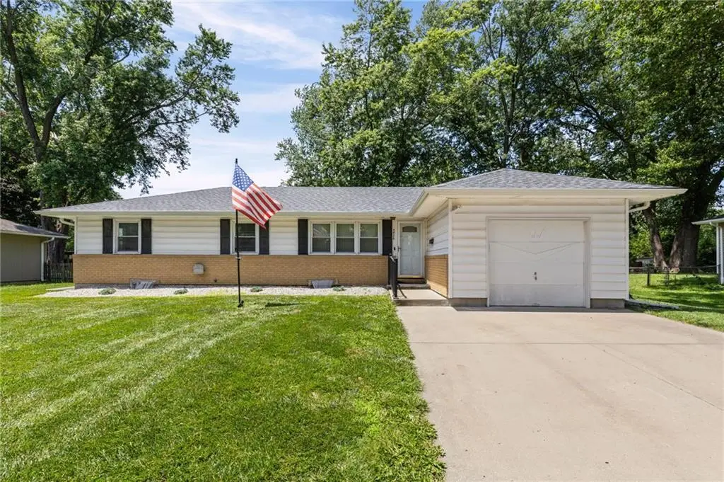 4826 Stearns Lane, Shawnee, KS 66203 - #1