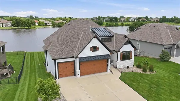 4261 Lakeshore Drive, Basehor, KS 66007