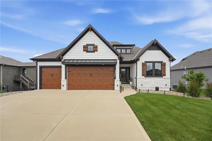 4261 Lakeshore Drive, Basehor, KS 66007 - #2