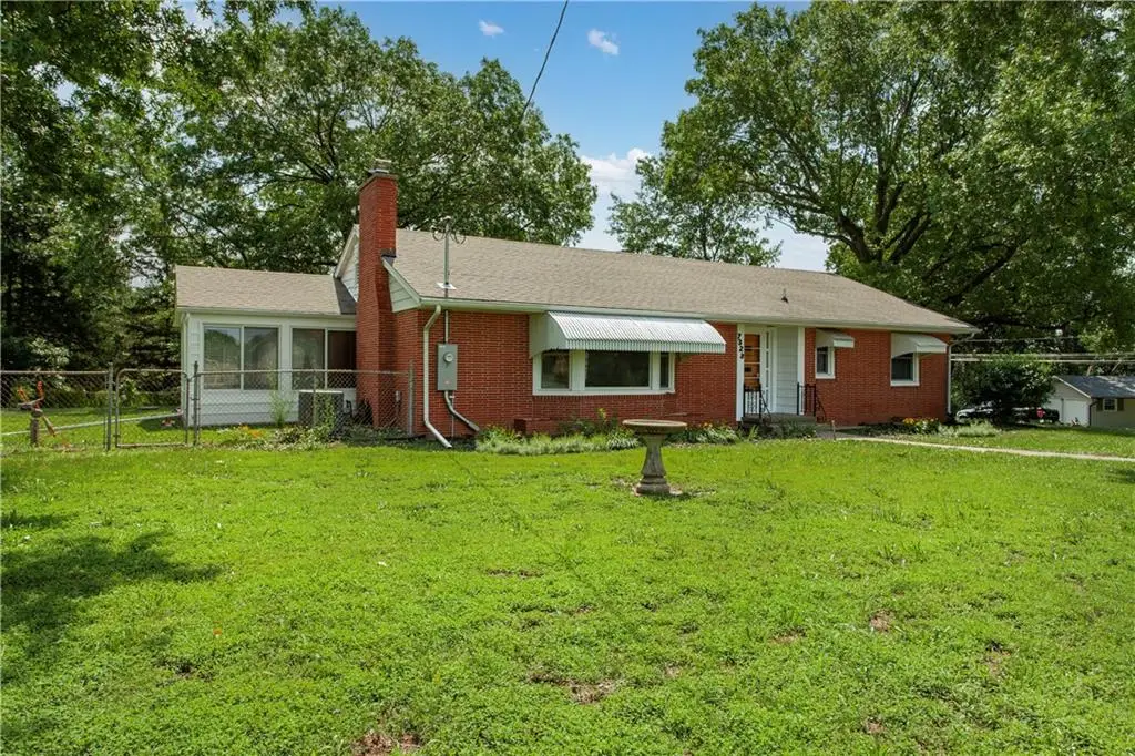 7323 Manchester Avenue, Kansas City, MO 64133 - #1