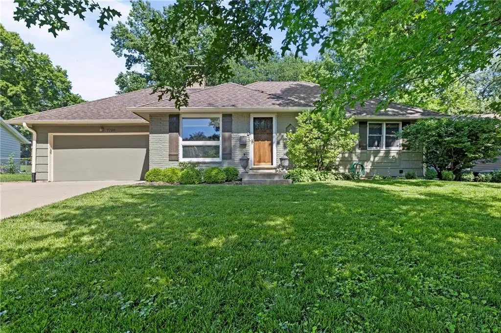 7729 Windsor Street, Prairie Village, KS 66208 - #1