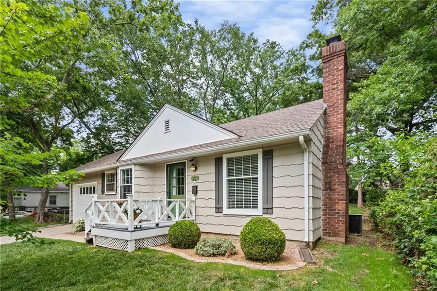 5227 Rosewood Drive, Roeland Park, KS 66205 - #2