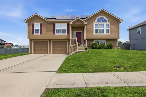 9712 E 222th Street, Peculiar, MO 64078