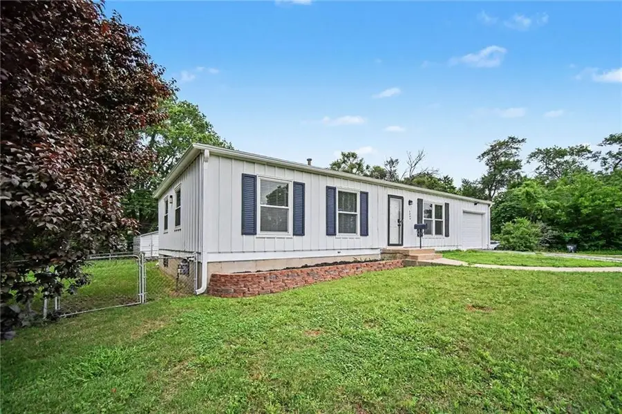 6000 E 152nd Street, Grandview, MO 64030 - #2