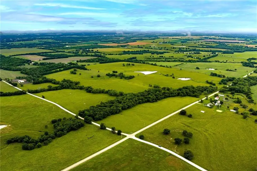 58 E 900 Road, Baldwin City, KS 66006 - #3