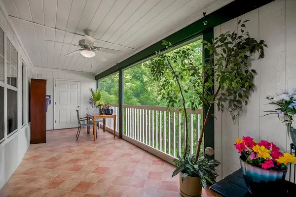 2305 NE 68th Street, Gladstone, MO 64118