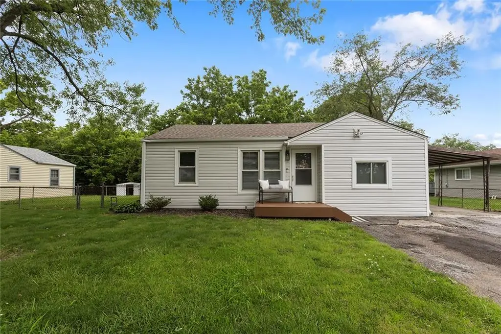 8106 NW Mo-9 Highway, Parkville, MO 64152 - #1