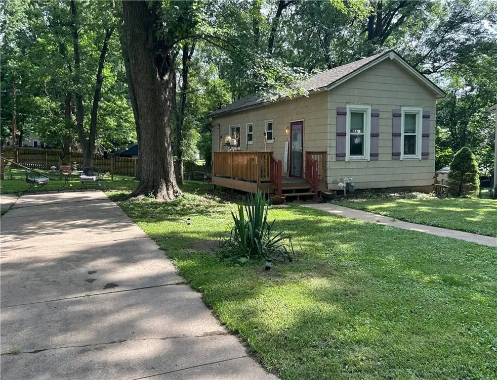 719 S Walnut Street, Leavenworth, KS 66048 - #1