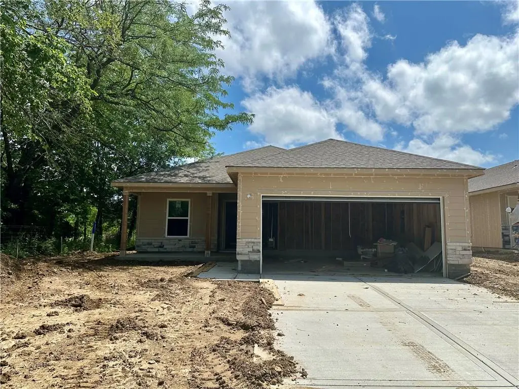 2826 Woodfield Drive, Tonganoxie, KS 66086 - #1