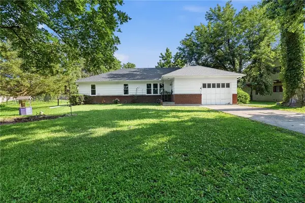 816 Vine Street, Lacygne, KS 66040