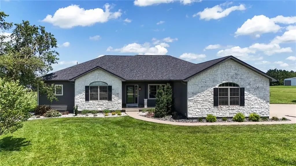 16 Links Drive, Garnett, KS 66032 - #1