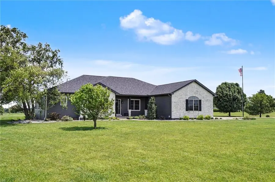 16 Links Drive, Garnett, KS 66032 - #2