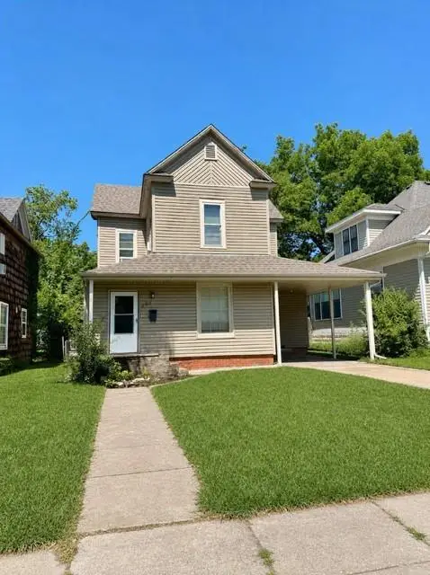 208 S Cottonwood Street, Iola, KS 66749
