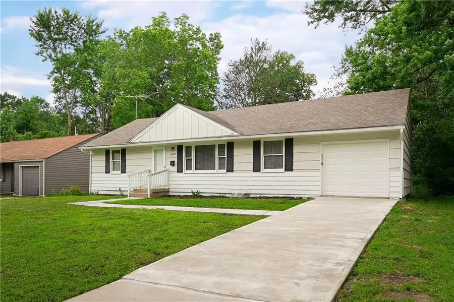 8600 Ford Avenue, Raytown, MO 64138 - #3