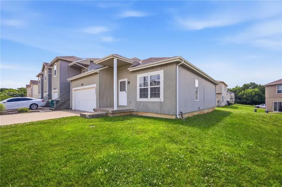 10351 Sloan Avenue, Kansas City, KS 66109 - #2