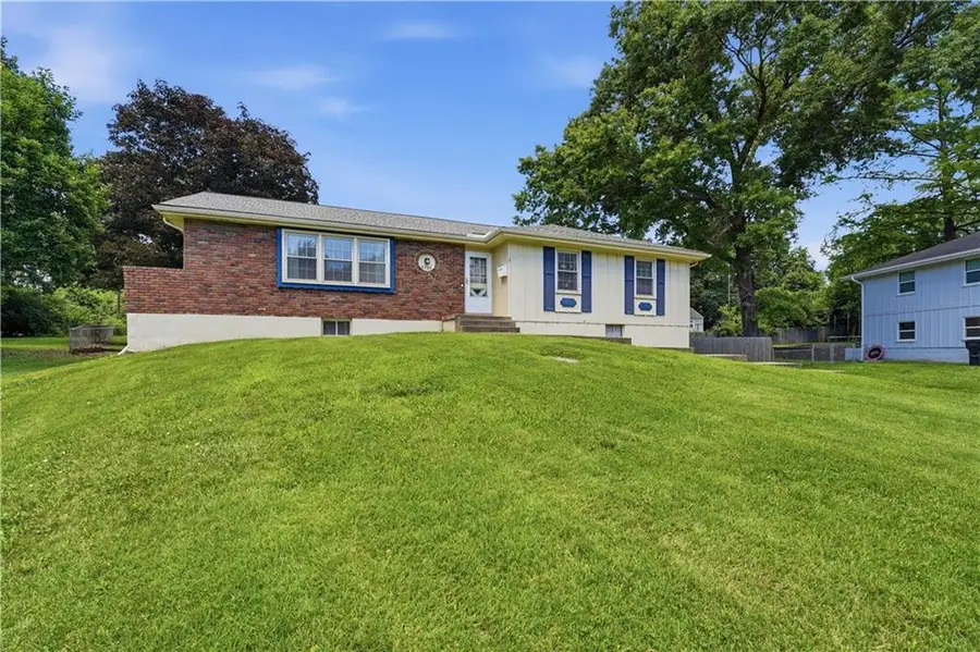 9700 E 82nd Street, Raytown, MO 64138 - #3