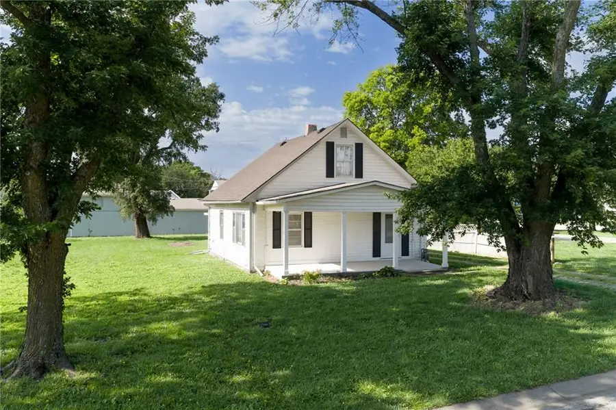 110 E 3rd Street, Tonganoxie, KS 66086 - #2