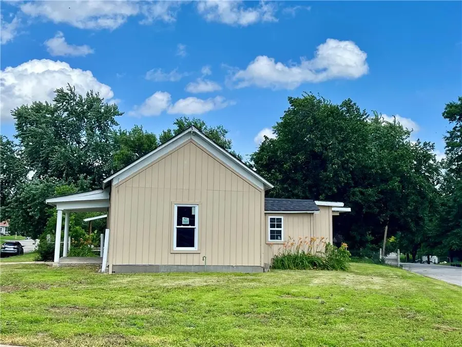 407 W 23rd Street, Higginsville, MO 64037 - #3