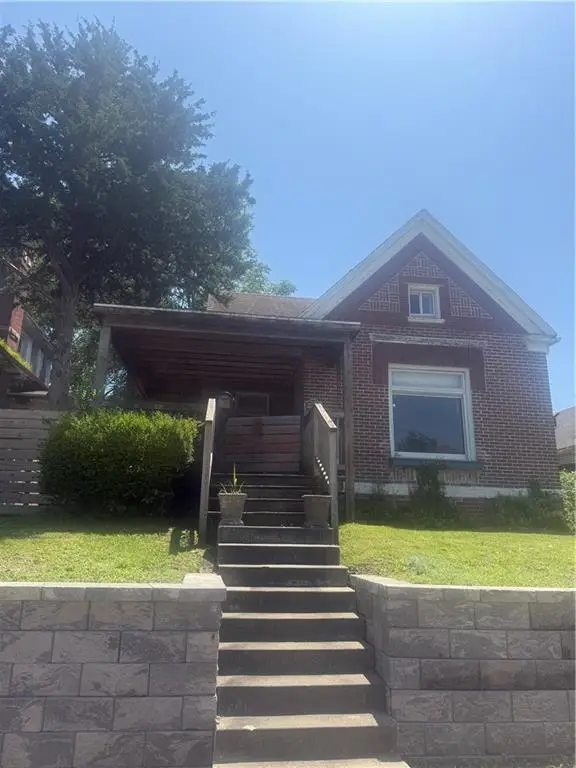 2424 Olive Street, St Joseph, MO 64507