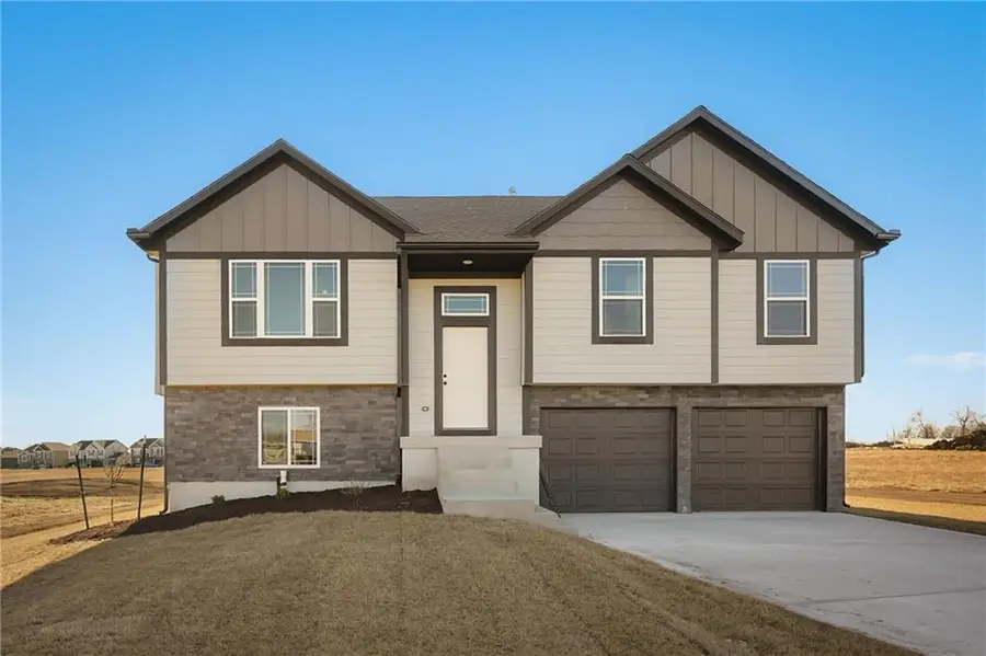11208 207th Street, Peculiar, MO 64078 - #3