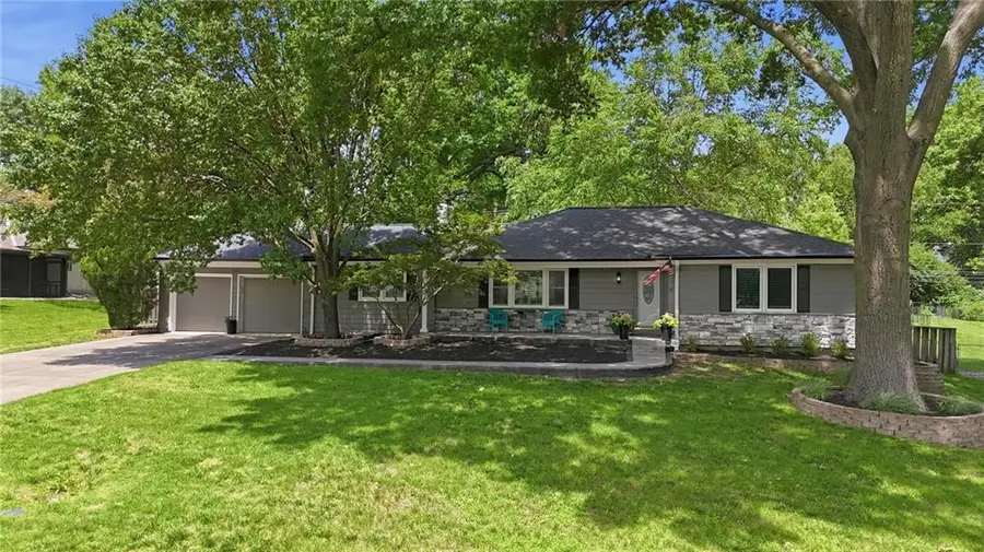 1216 W 97 Street, Kansas City, MO 64114 - #3