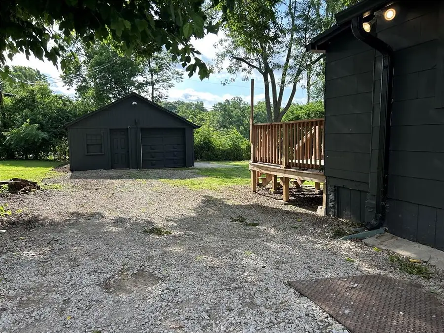 9051 Grand Avenue, Kansas City, MO 64114 - #2